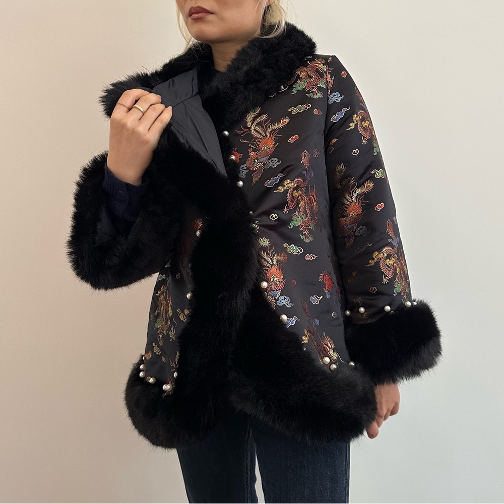 *SOLD* Vintage Oriental Satin Jacquard Cape Jacket w/ Pearl Beaded Faux Fur Trim - Picture 5 of 12